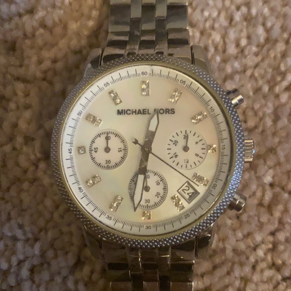 Michael Kors Watch - Picture 4 of 7